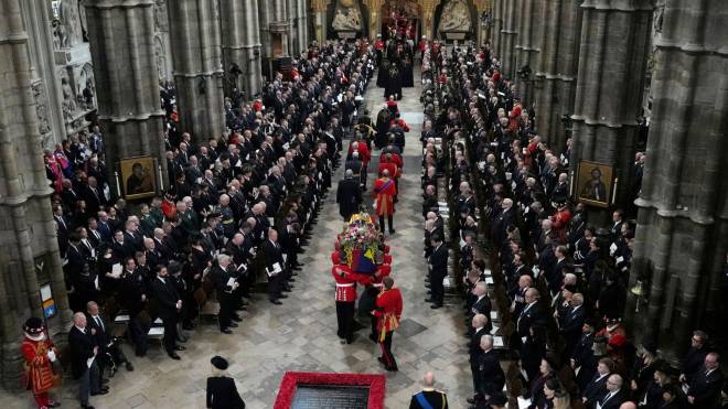 skynews-queen-state-funeral_5904539.jpg